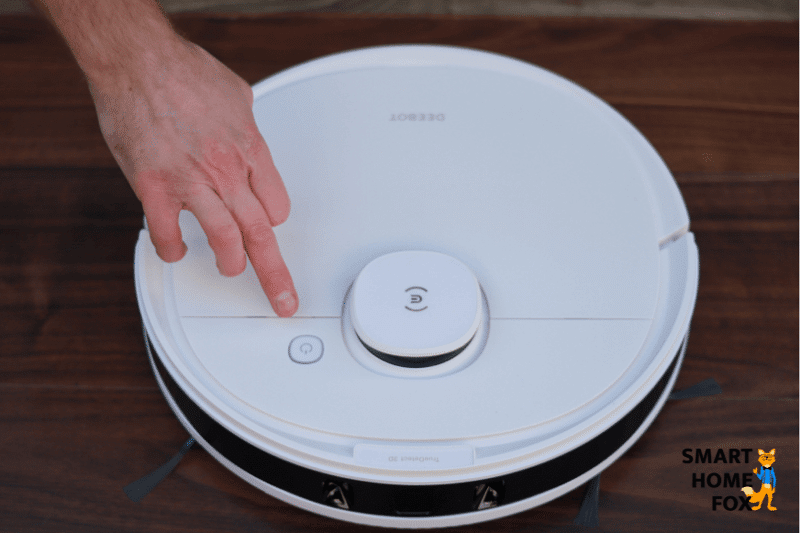 The control button on top of the Ecovacs Deebot N8